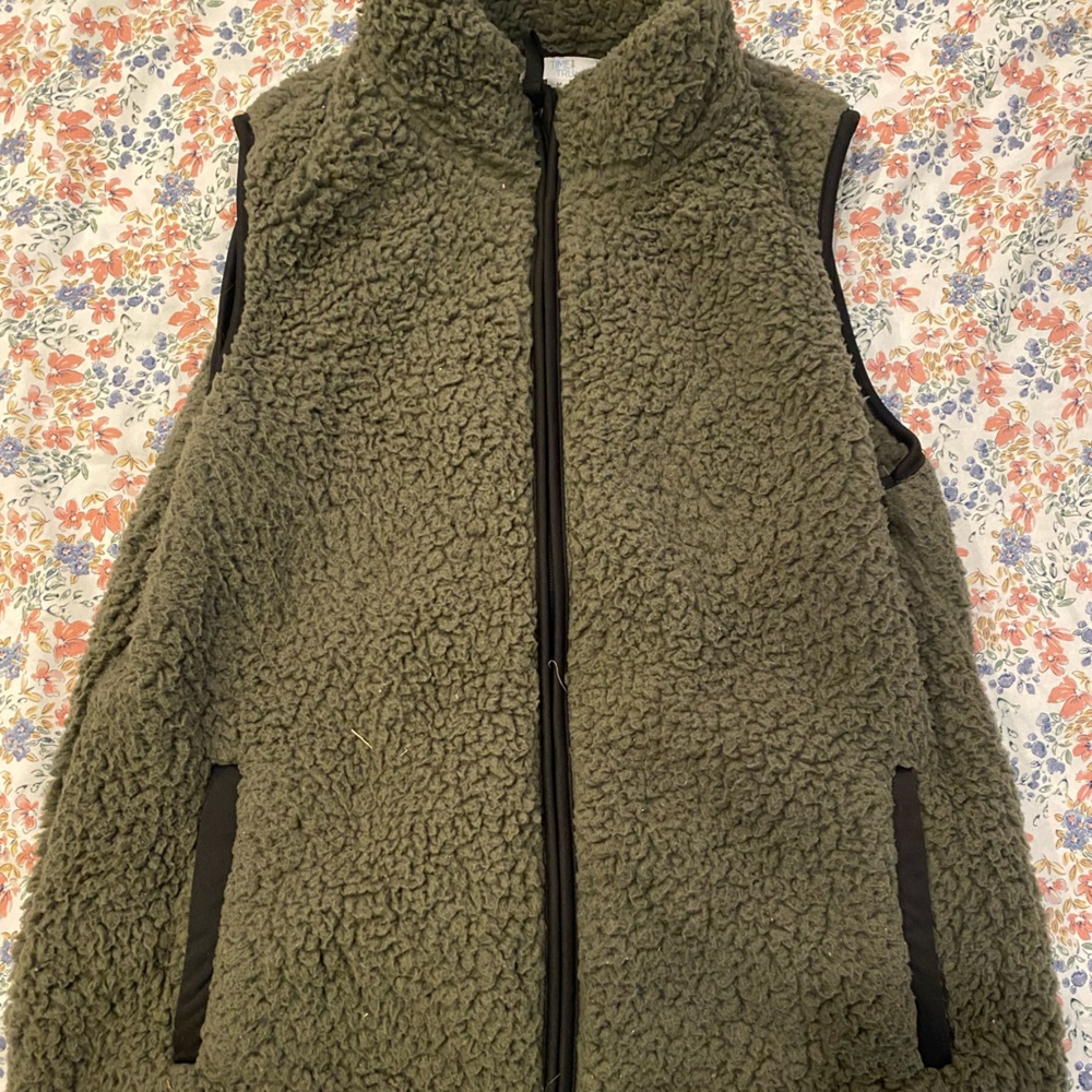 Green time and tru vest size medium